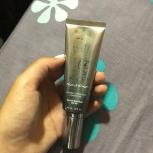 Urban decay one & done hybrid complexion perfector